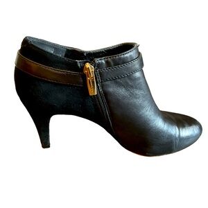 Vince Camuto Vanna Bootie size 8